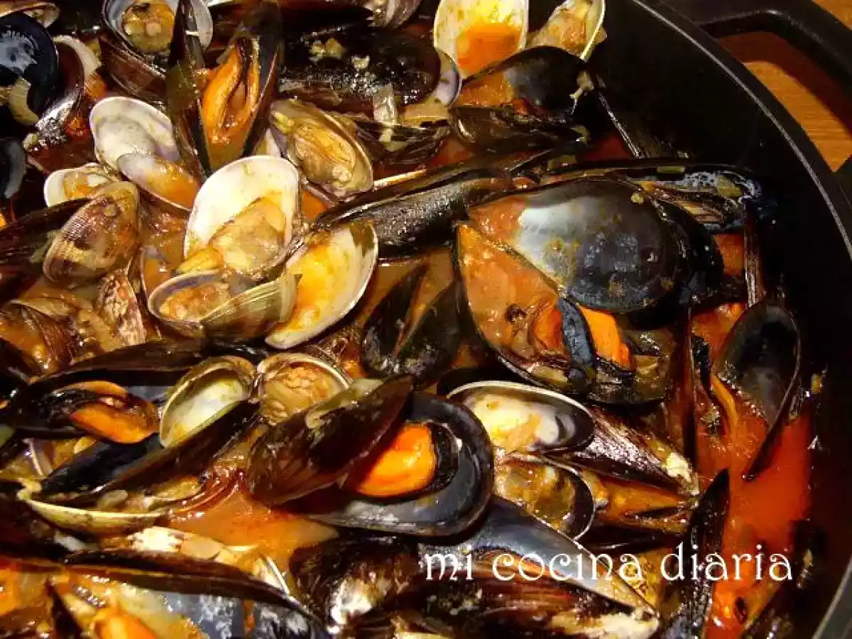 Mejillones y almejas a la marinera - foto 2