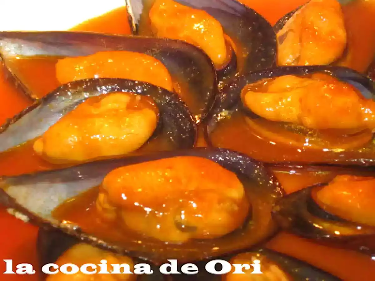Mejillones y merluza en salsa