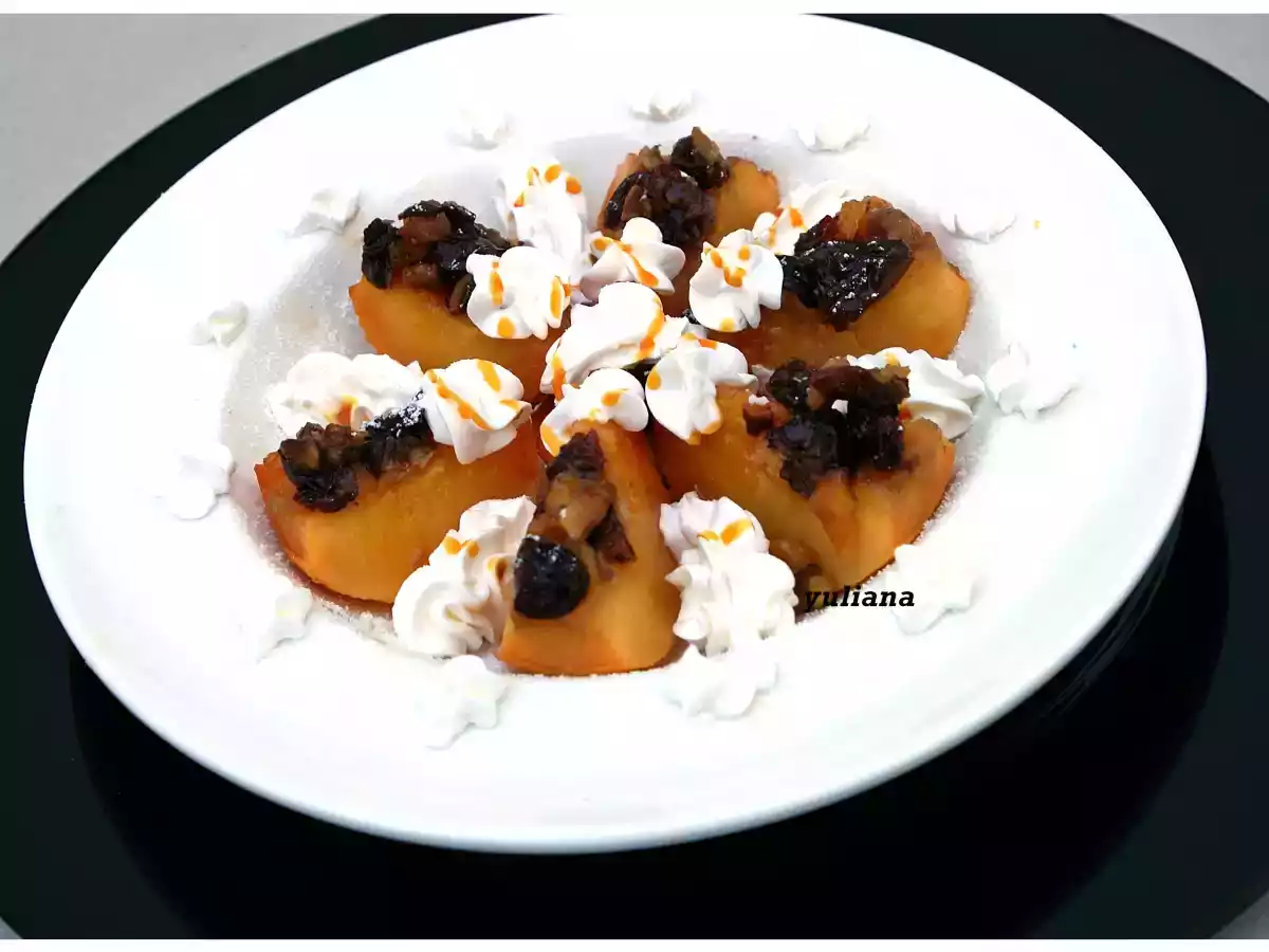 Membrillo relleno de pasas y nueces