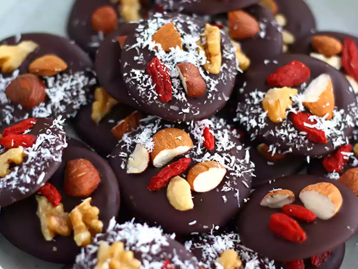 Mendiants, músicos de chocolate con frutos secos - foto 2