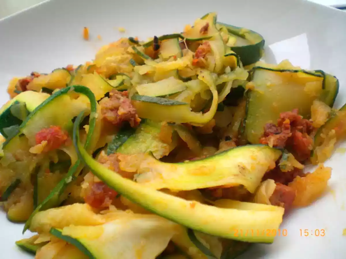 Menestra de calabacin con chorizo semipicante