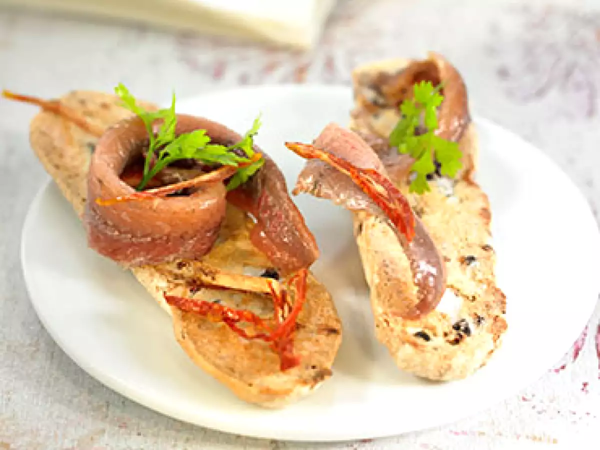 Merengue crujiente con Anchoas del Cantábrico