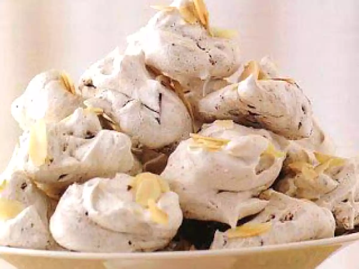 Merengue francés de chocolate y almendras