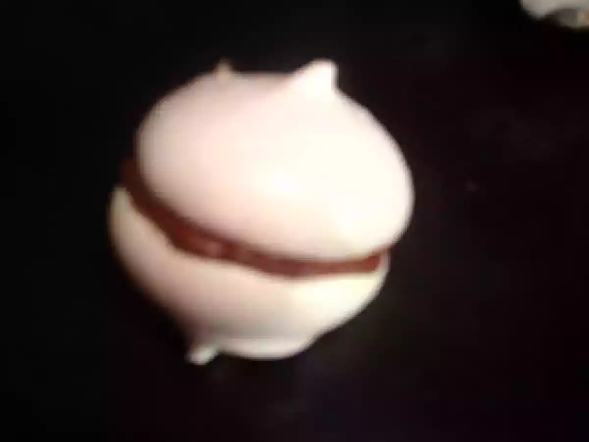 Merengue francés relleno de ganaché de chocolate - foto 3