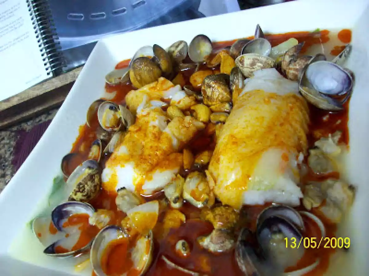 Merluza a la gallega con almejas