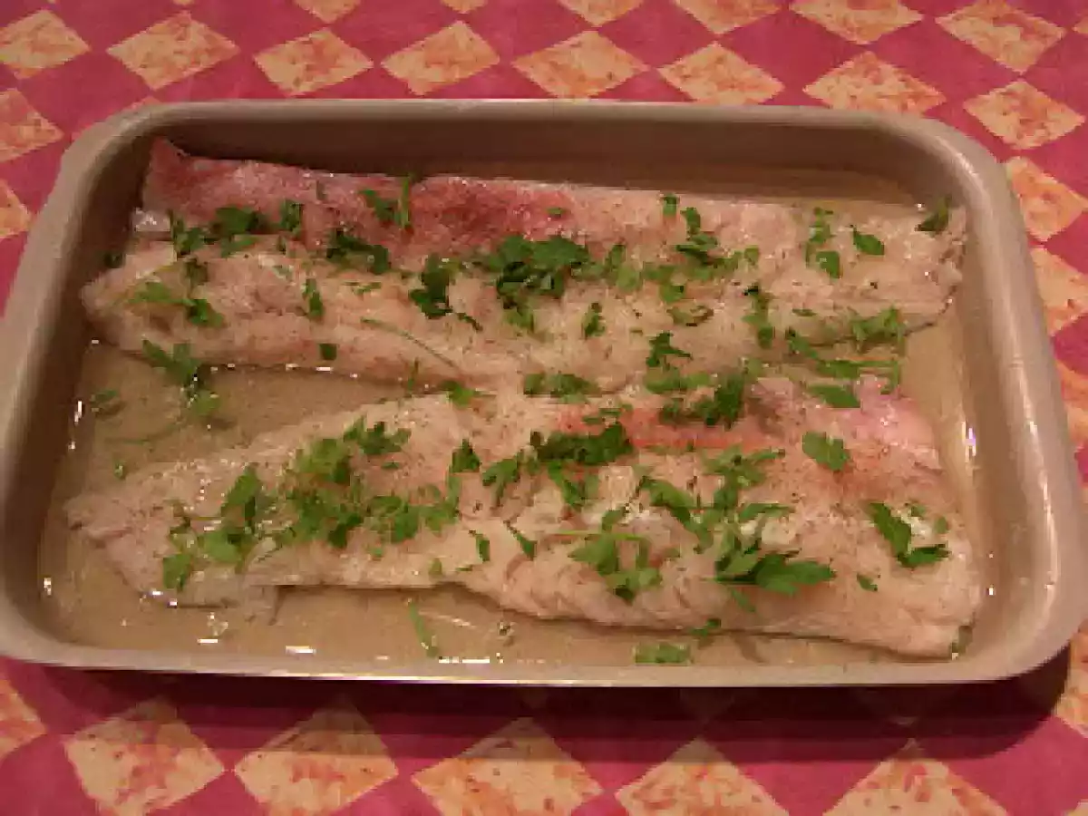 MERLUZA AL HORNO CON ALMEJAS - foto 2