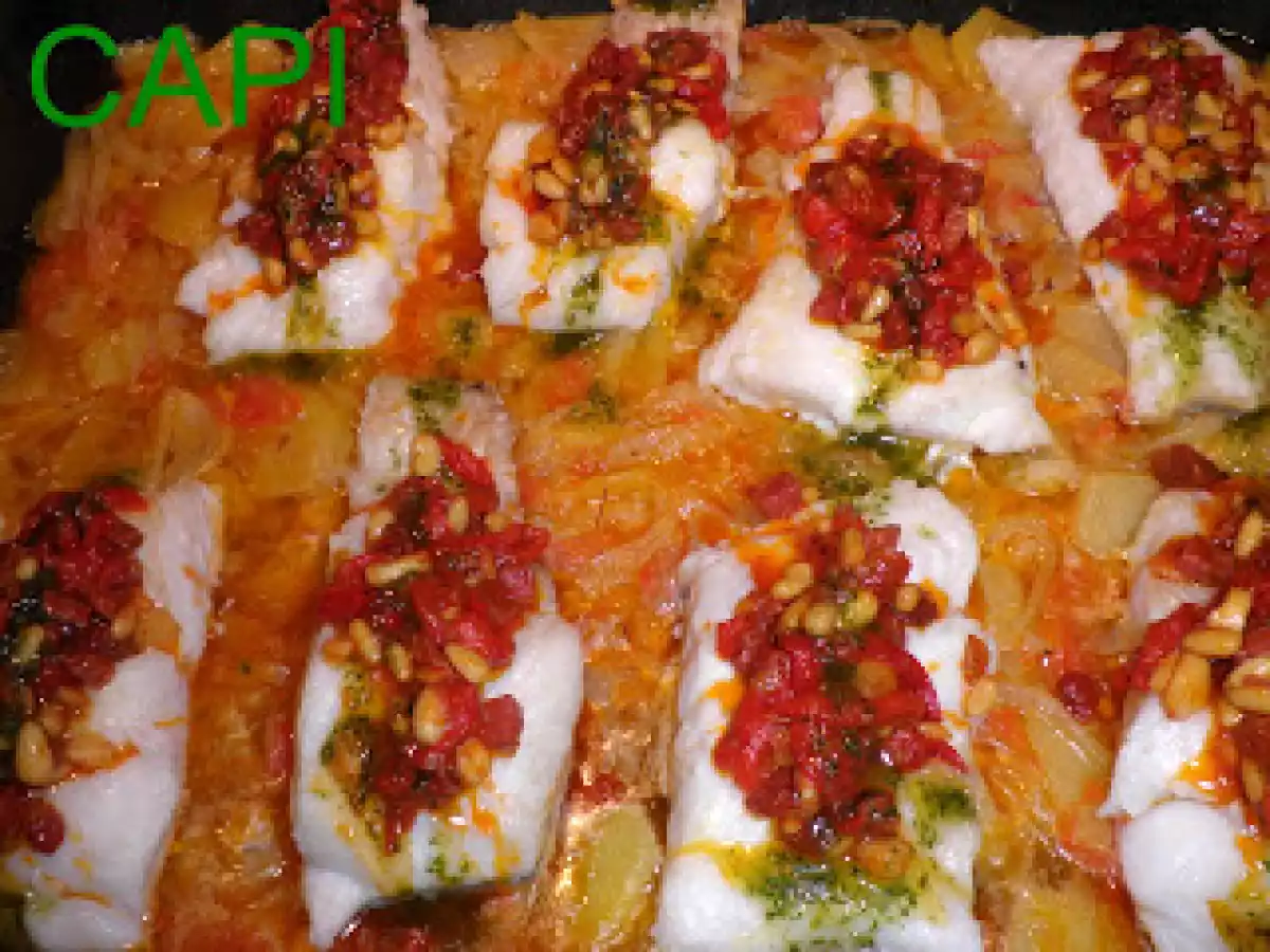 MERLUZA AL HORNO CON ASADILLO DE PIMIENTOS CON JAMÓN Y PIÑONES. - foto 2