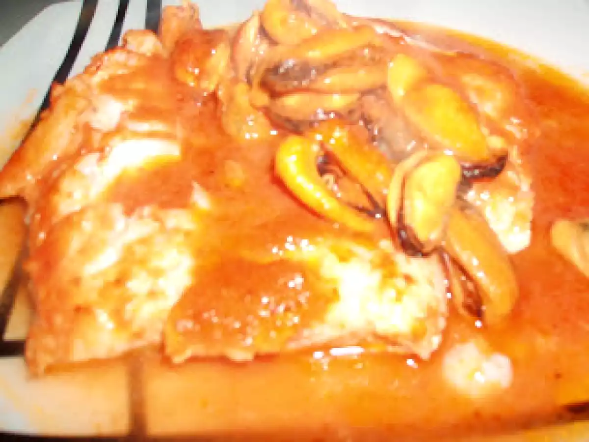 Merluza al horno con mejillones