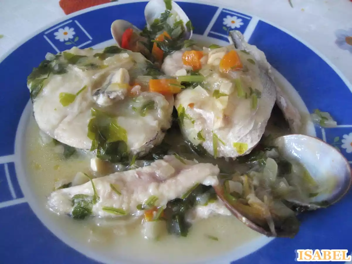 Merluza con almejas y boquerones