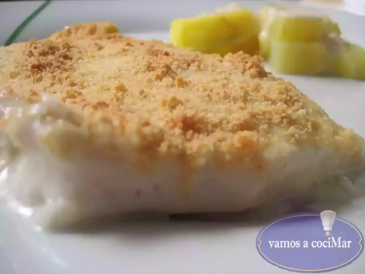 Merluza con bechamel de gambas y costra de galletas gratinada - foto 2