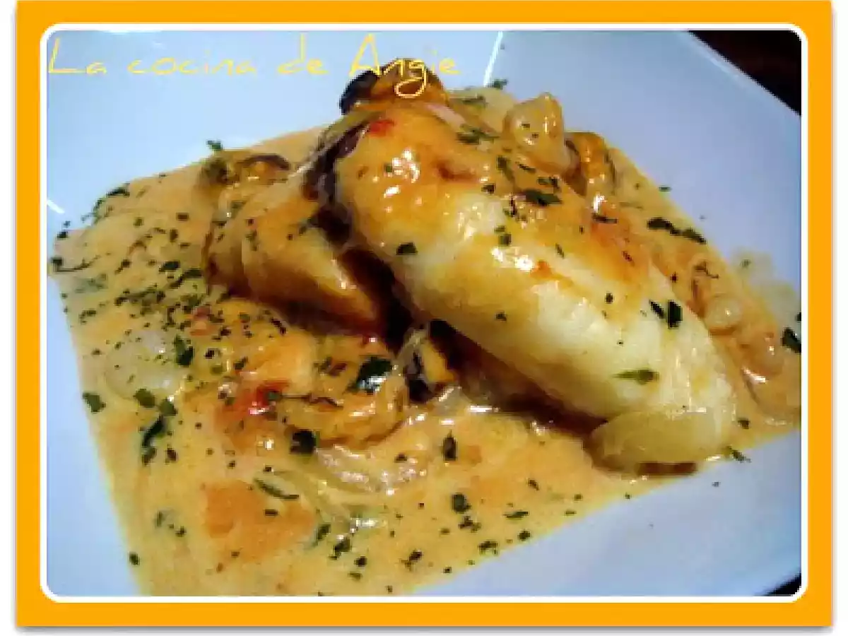 MERLUZA CON SALSA DE MARISCO