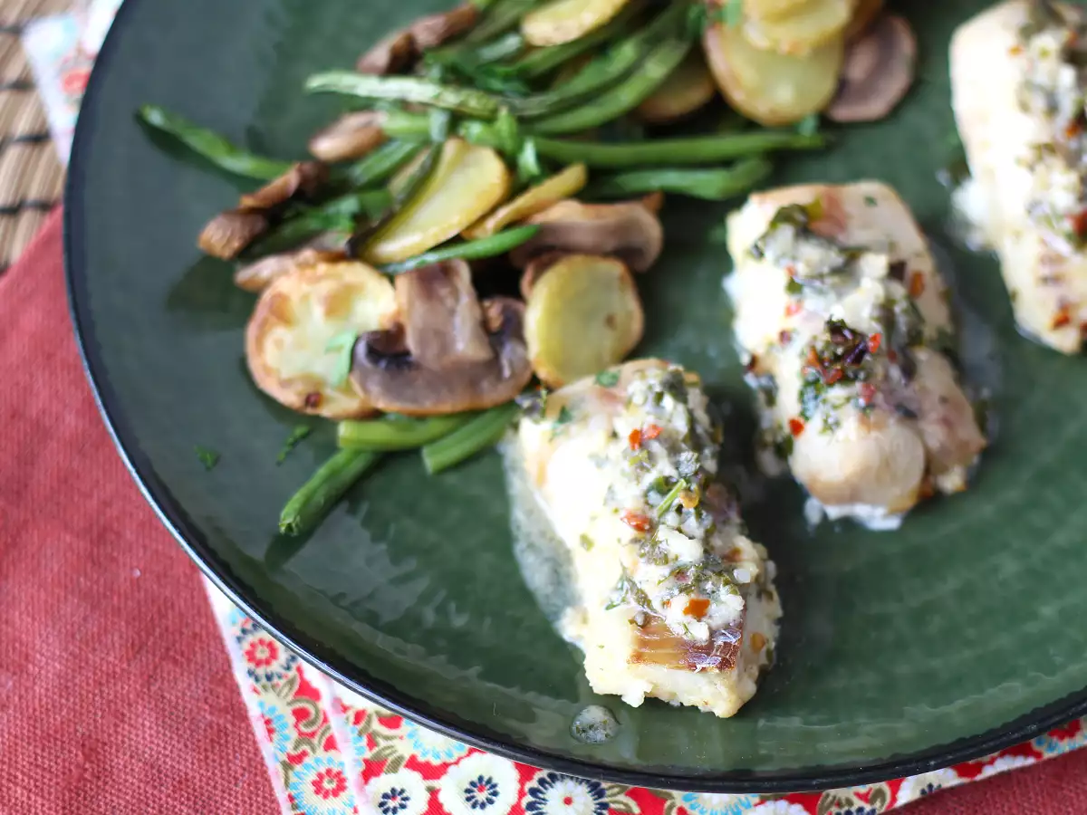 Merluza en freidora de aire con salsa de vino blanco, patatas y verduras - foto 4