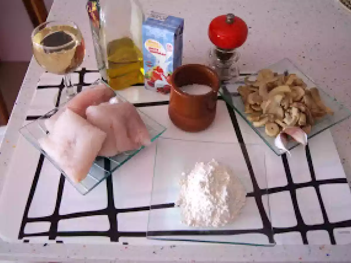 MERLUZA EN SALSA DE CHAMPIÑONES