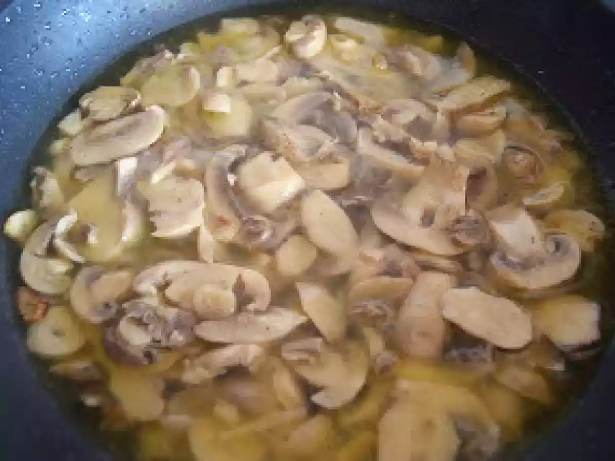 MERLUZA EN SALSA DE CHAMPIÑONES - foto 2