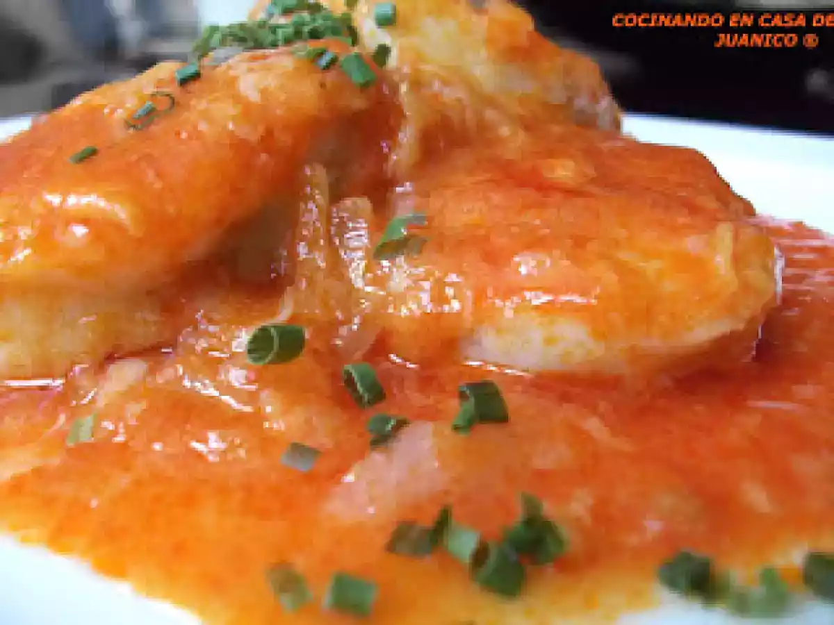 MERLUZA EN SALSA ROJA