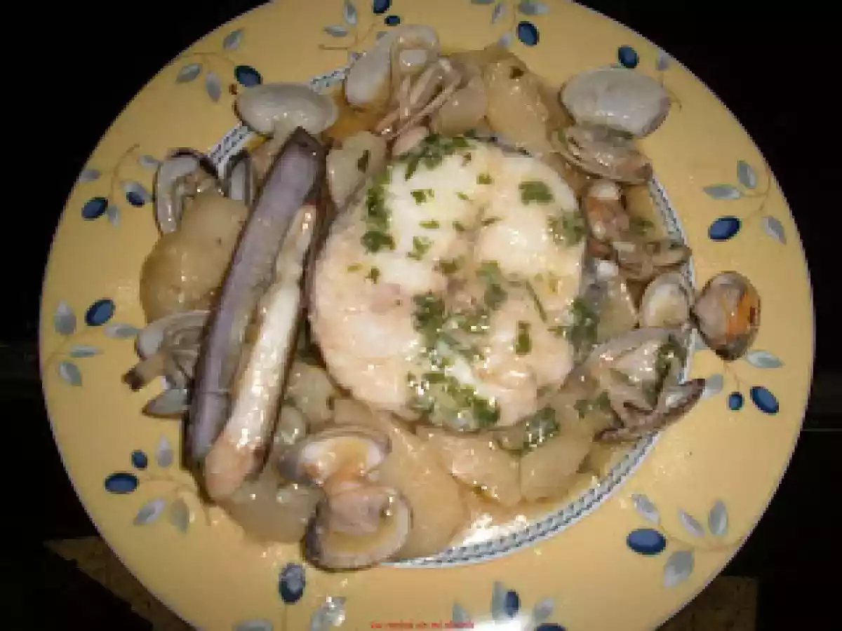 Merluza en salsa verde con patatas.