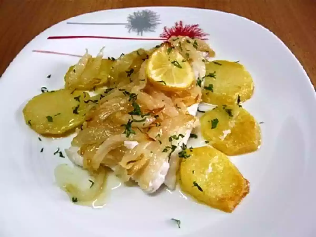 Merluza encebollada al horno