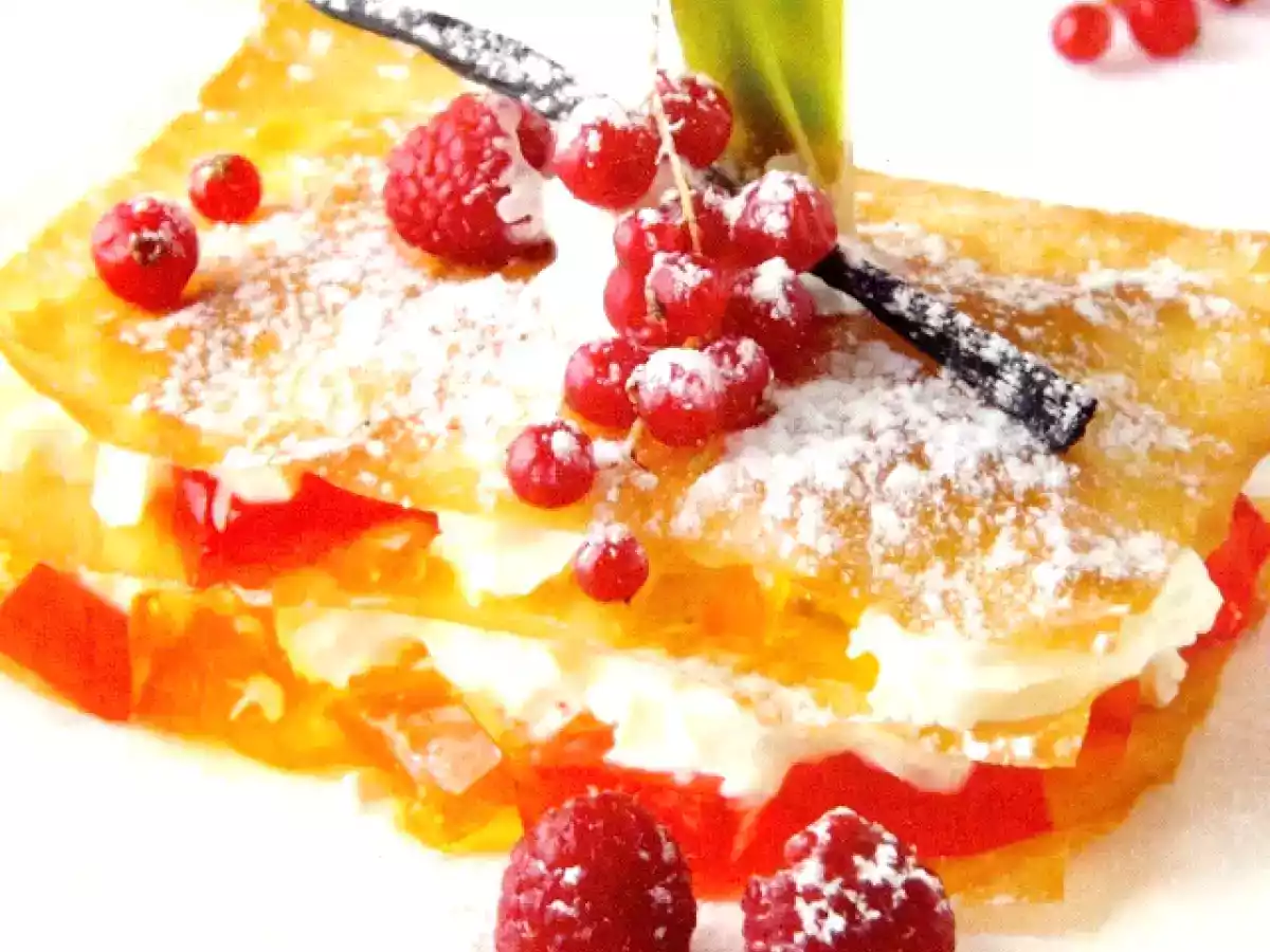 Mil hojas de natilla y frutos del bosque