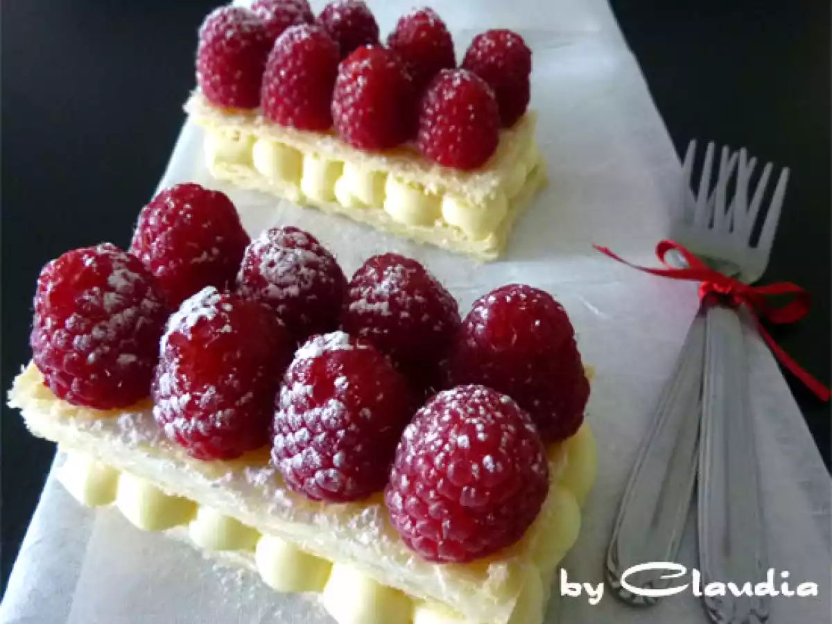 Milhojas, crema de chocolate blanco y frambuesas