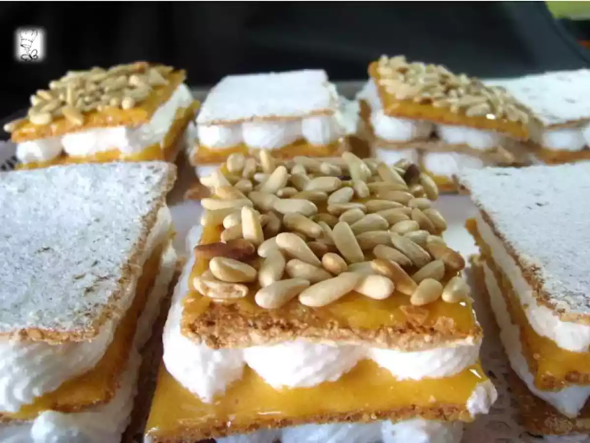 Milhojas Dacquoise de merengue italiano y yema