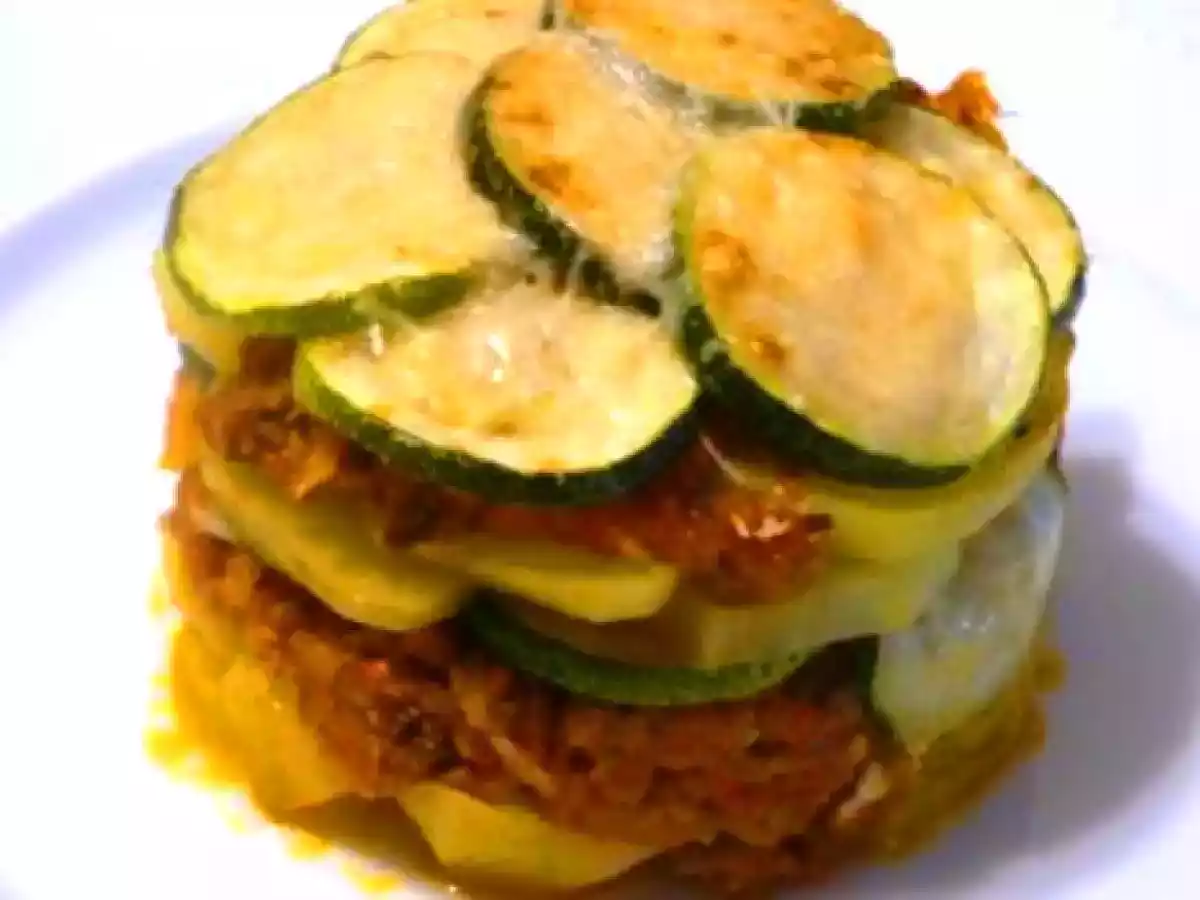 Milhojas de calabacín, tomate y queso