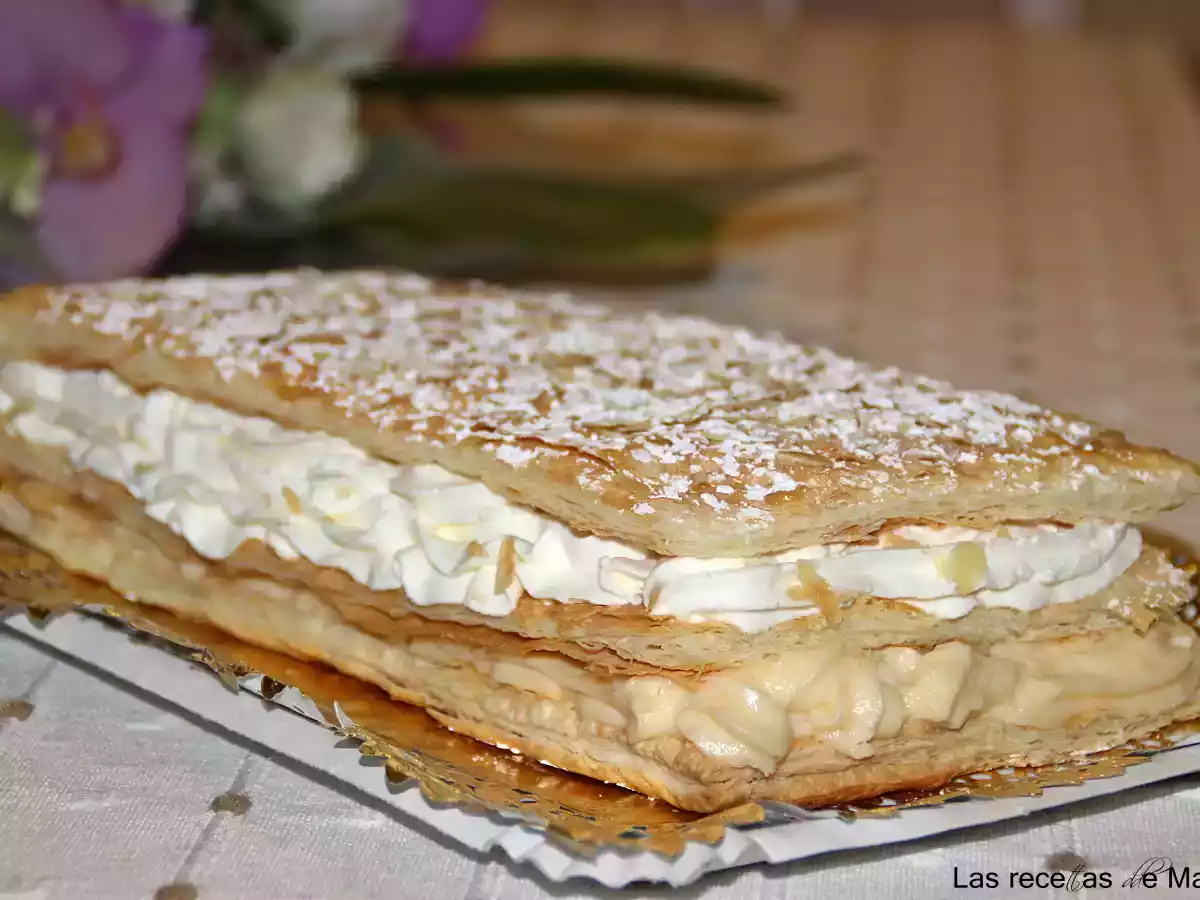 Milhojas de crema pastelera y nata.