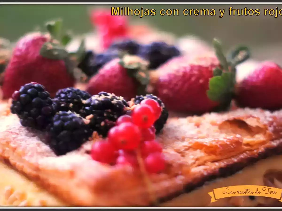 Milhojas de crema y frutos rojos