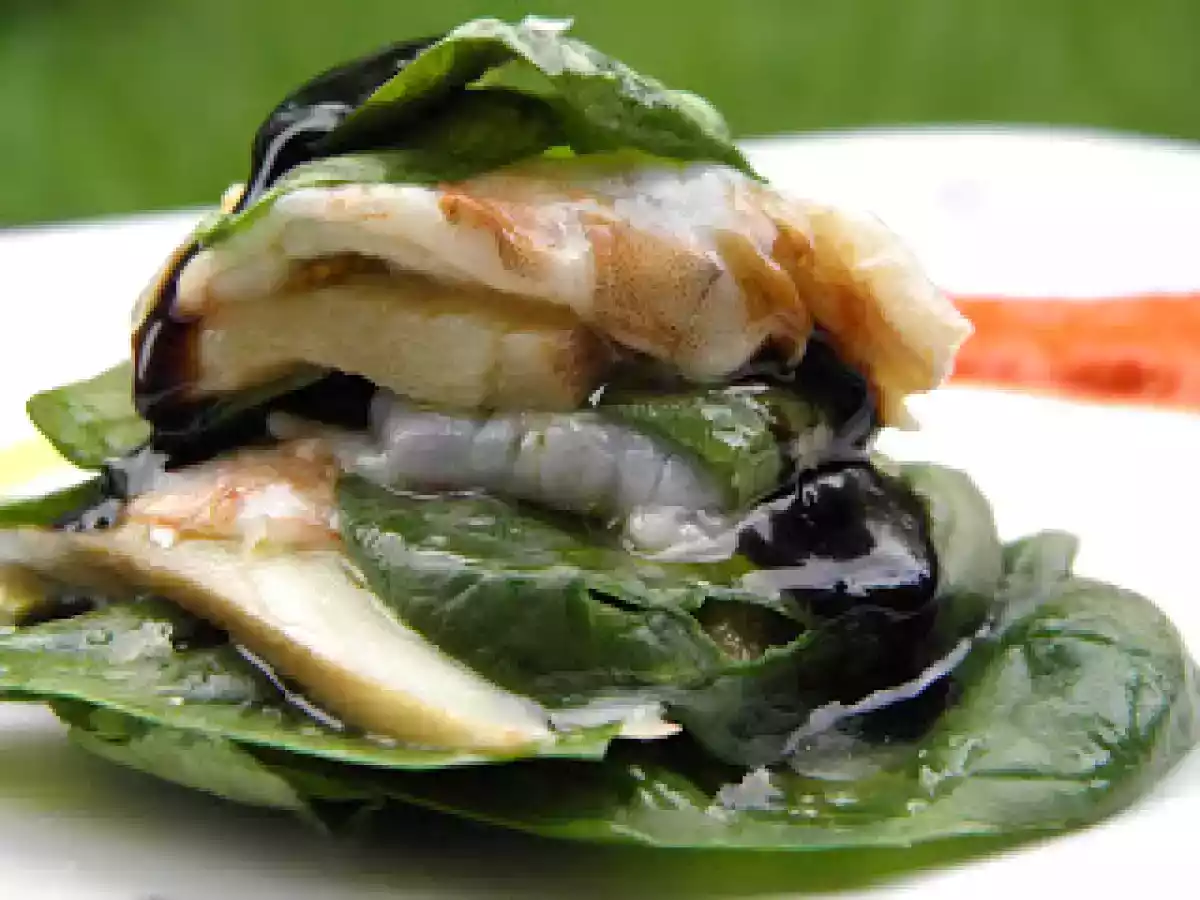 MILHOJAS DE ESPINACAS, EDULIS Y LANGOSTINOS