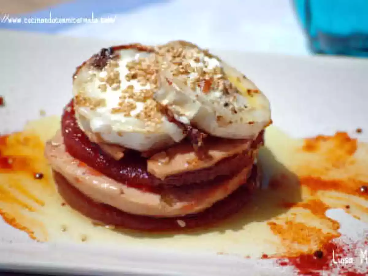Milhojas de foie, membrillo y queso de cabra al pimentón.