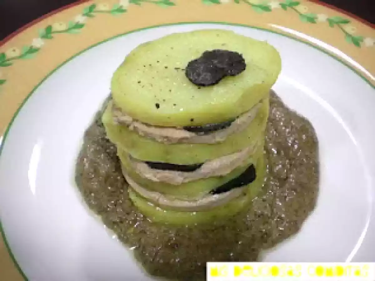 Milhojas de patata, foie y trufa con salsa de boletus - foto 2