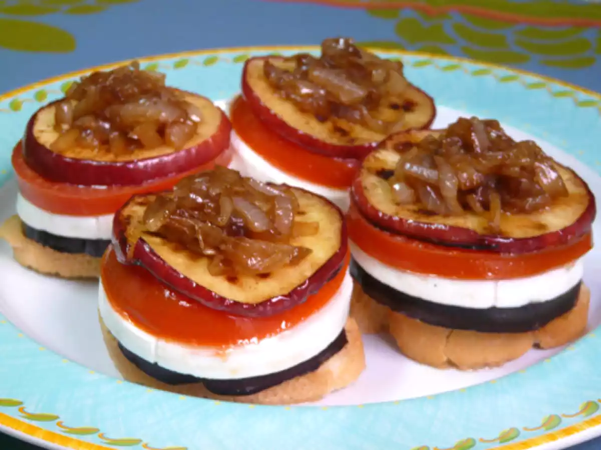 MILHOJAS DE VERDURA Y QUESO FRESCO