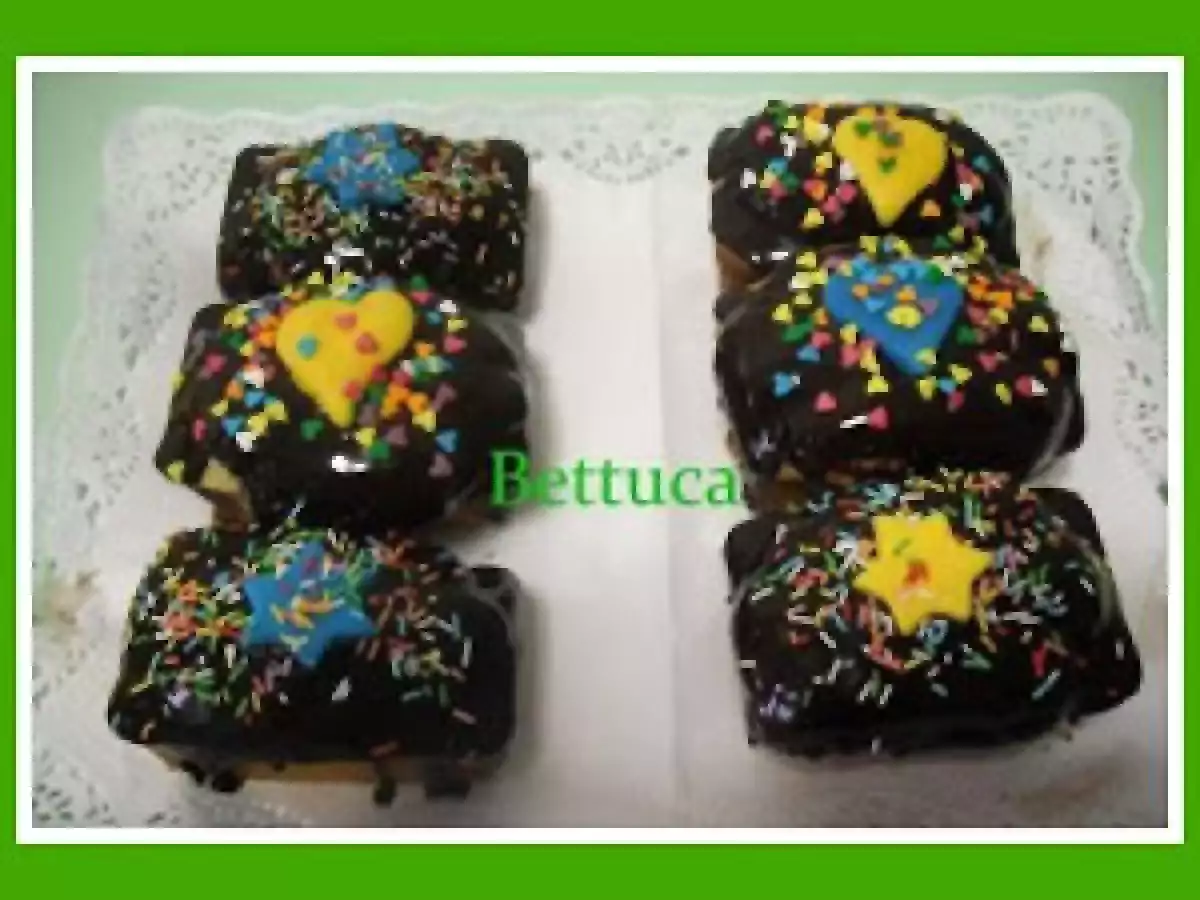 Mini bizcochos de leche condensada con cobertura de chocolate