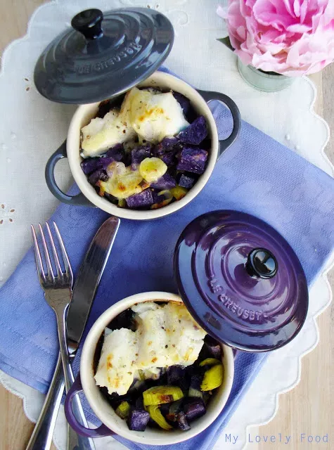 Mini cocottes de merluza con patatas violetas - Receta Petitchef