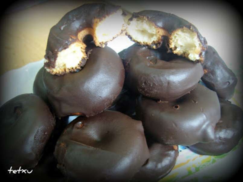 Mini-Donuts de Chocolate Rellenos de Crema, foto 6