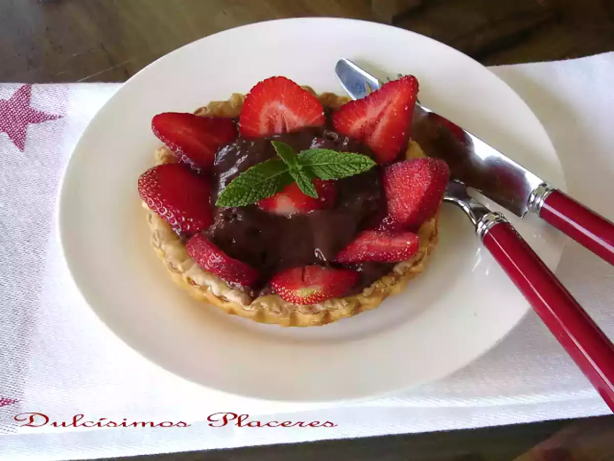Mini-tarta con mousse de chocolate y fresas - foto 2