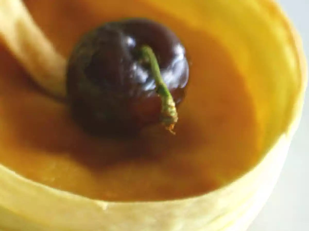 Mini tartas de mascarpone, ricotta y cerezas en anillos de strudel - foto 3