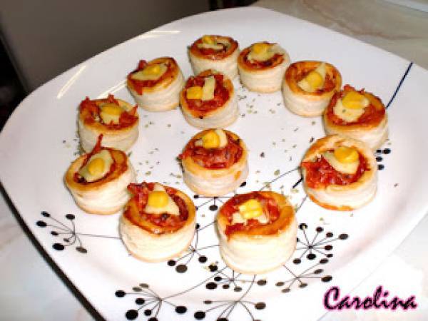 Mini vols au vent ( volavanes) rellenos de jamón y queso