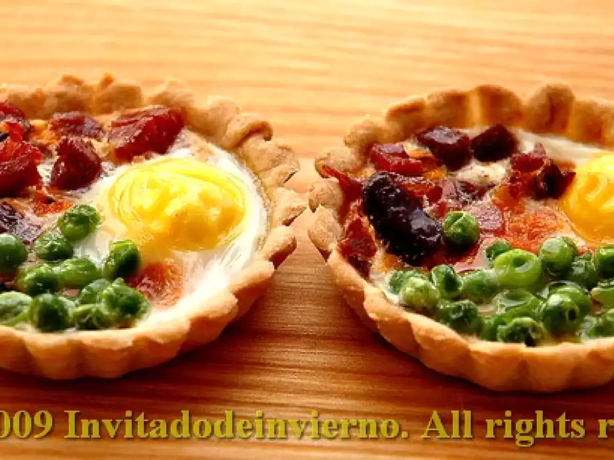 Minihuevos al plato en tartaletas de trigo sarraceno