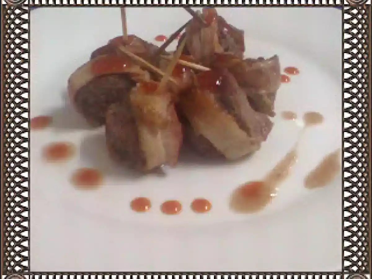 MINIS MEDALLONES DE TERNERA EMBUELTOS DE TOCINETA AL HORNO EN SALSA AGRIDULCE
