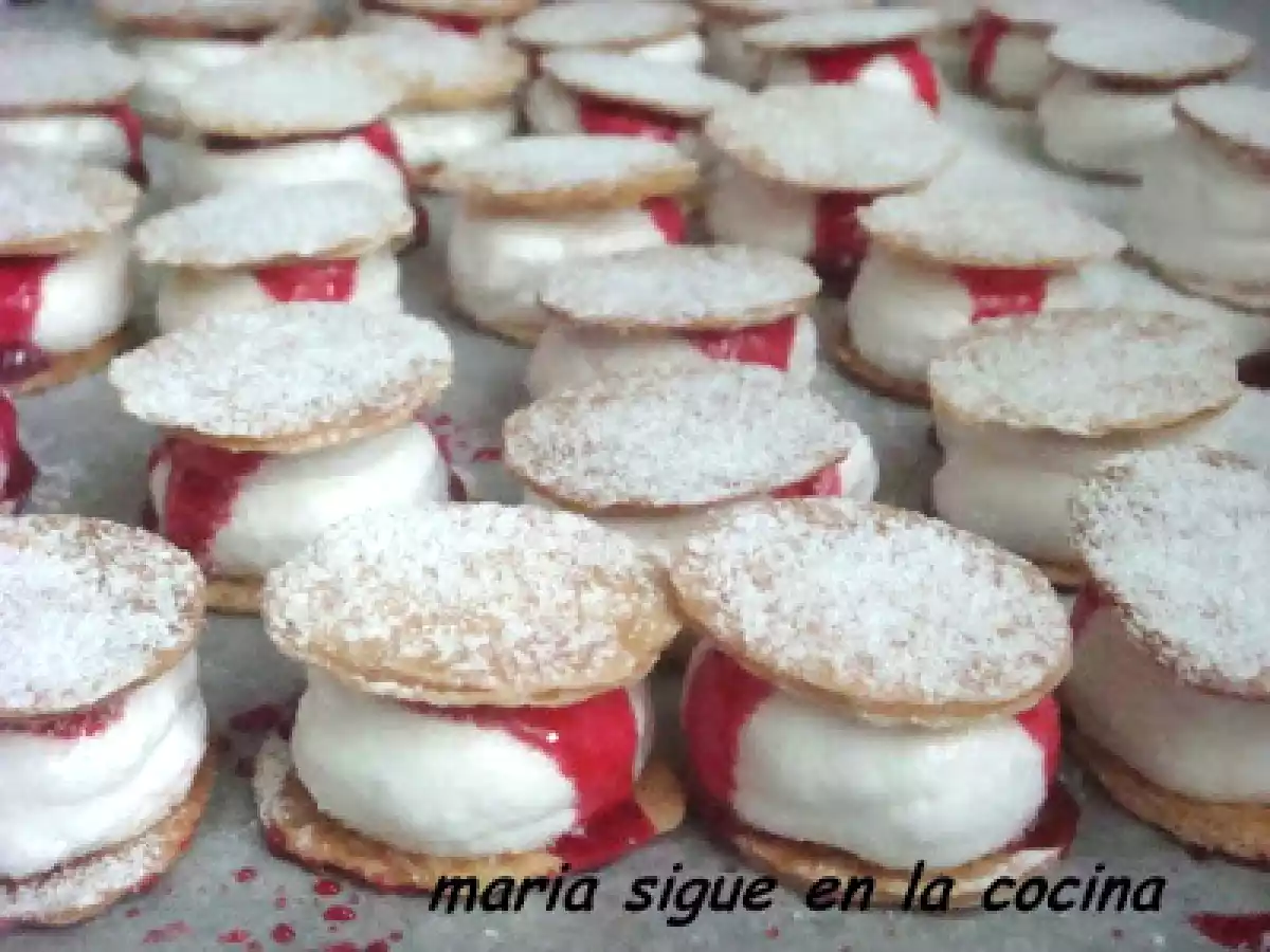 Minis milhojas de merengue italiano y fresa