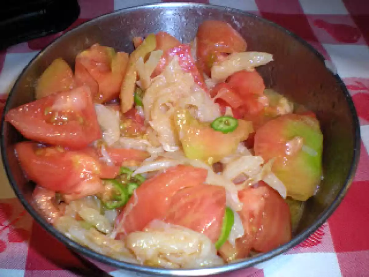 Moje de tomate con bacalao