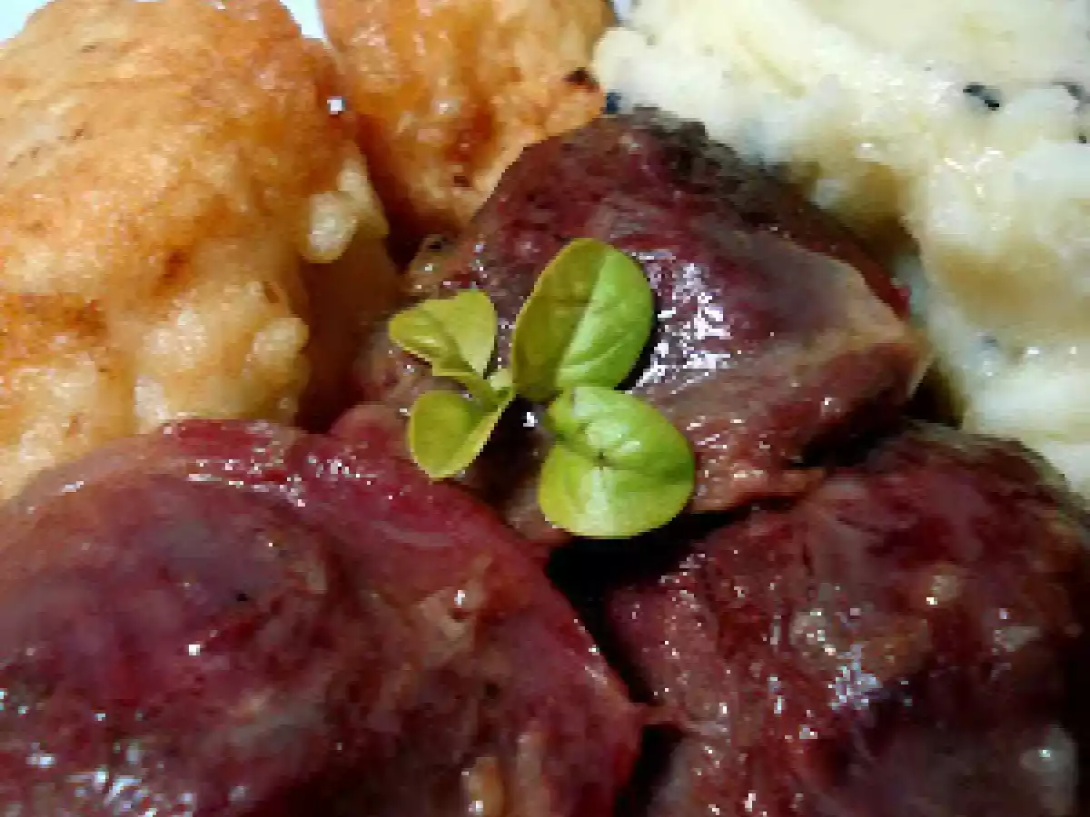 MOLLEJAS DE PATO CON FRITOS DE COLIFLOR Y PURÉ DE PATATA Y TRUFA