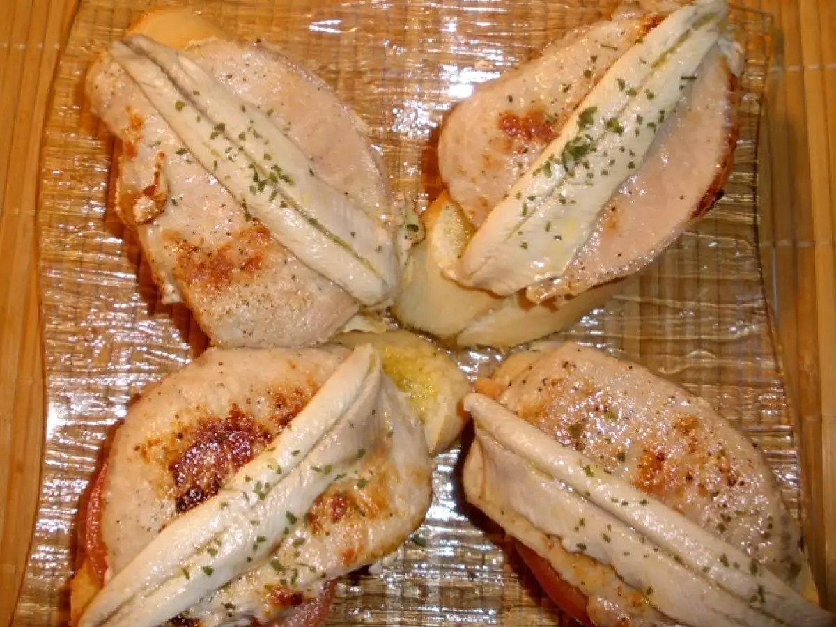 Montadito de Lomo y Boquerón