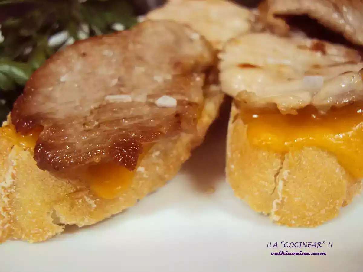 Montadito de secreto de cerdo y queso Cheddar - foto 3