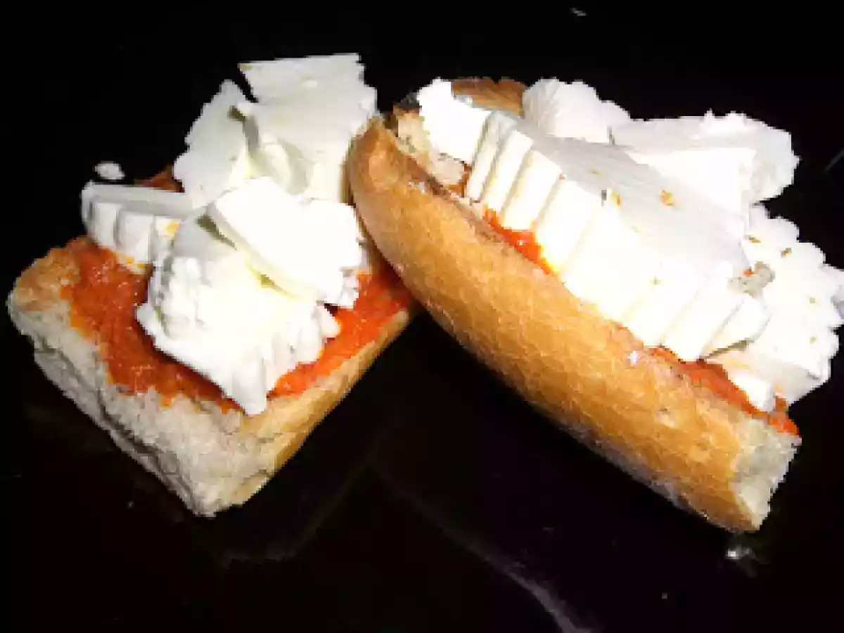 Montadito de Sobrasada y Queso Fresco