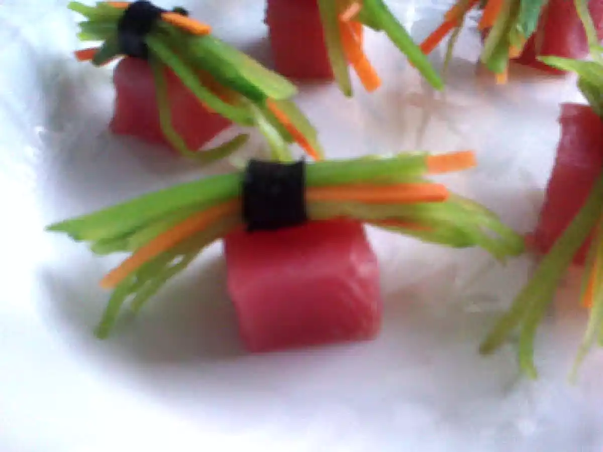 Montaditos de Atún Rojo con atado de Vegetales