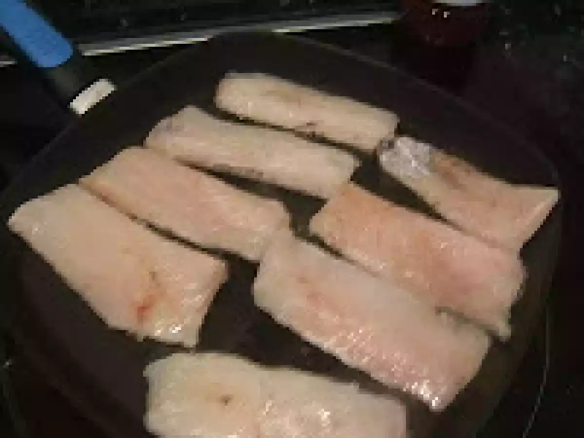Montaditos de merluza con salmón ahumado a la mahonesa de azafrán. - foto 3