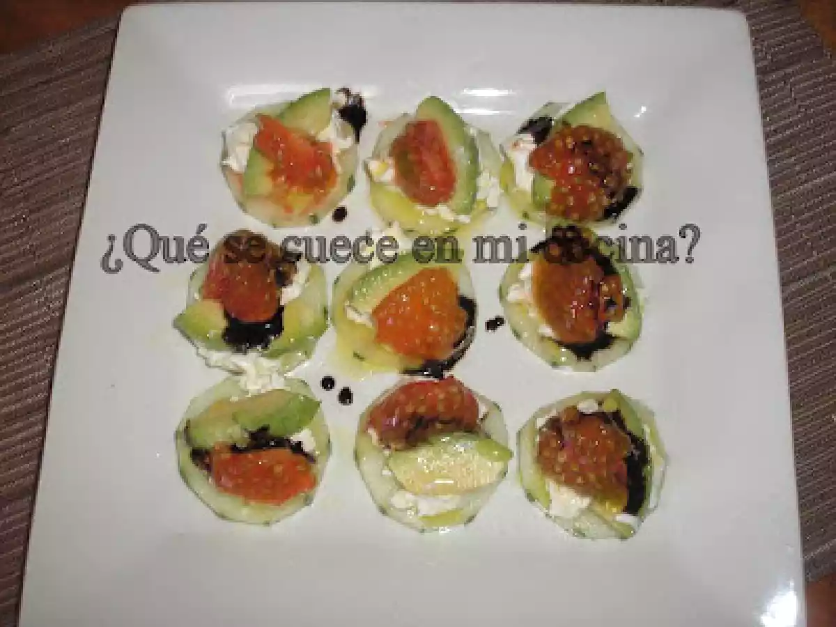 MONTADITOS DE PEPINO Y CAVIAR VEGETAL
