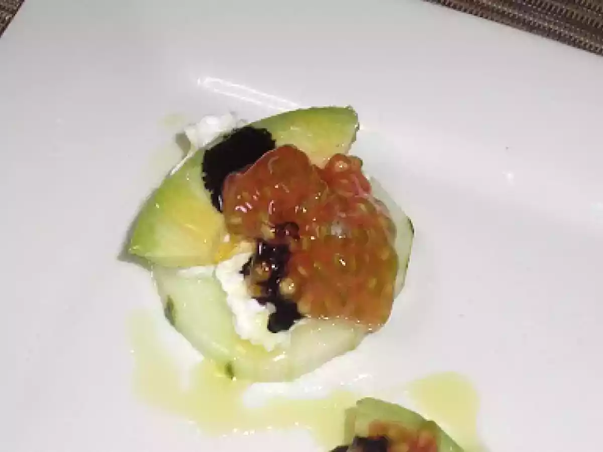 MONTADITOS DE PEPINO Y CAVIAR VEGETAL - foto 3