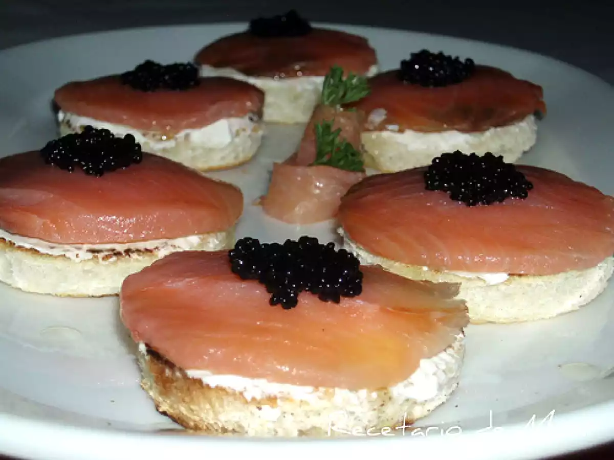 MONTADITOS DE SALMÓN AHUMADO - foto 2